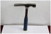 El acero forjó el martillo que partía de la roca para la recogida de la muestra de la roca de alta resistencia